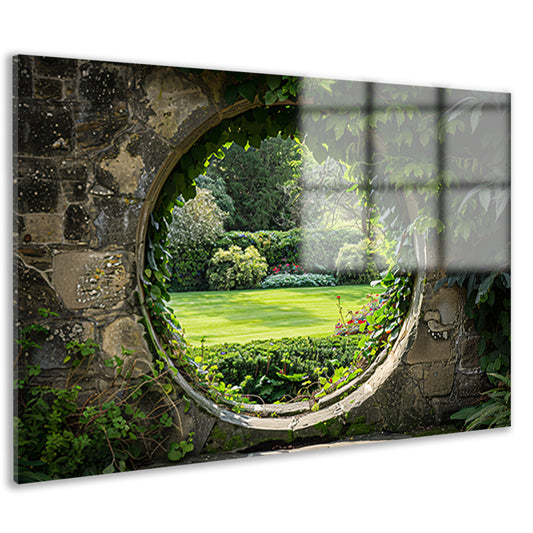 Weelderige tuin gezien door een oude stenen boog acrylglas