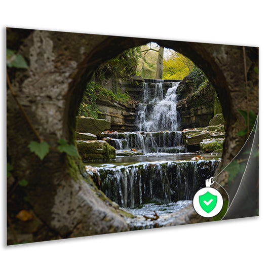 Waterval door een stenen opening gezien   poster