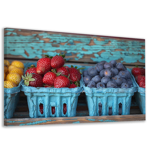 Kleurrijk fruitschaal met aardbeien en blauwe bessen canvas