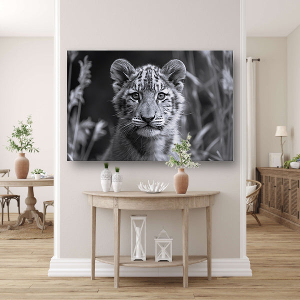 Zwart-wit foto van een jonge welp poster