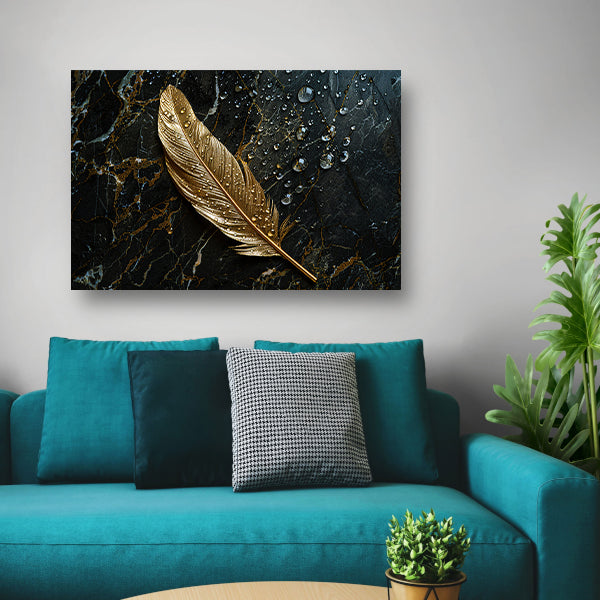 Gouden veer met waterdruppels op donker marmer acrylglas