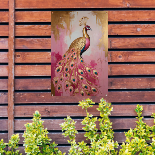 Elegante Gouden Pauw op Roze Achtergrond tuinposter
