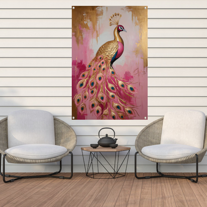 Elegante Gouden Pauw op Roze Achtergrond tuinposter