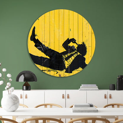 Silhouet van roker op gele achtergrond   aluminium muurcirkel
