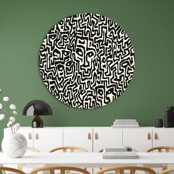 Abstract zwart-wit kunstwerk met gezichten aluminium muurcirkel