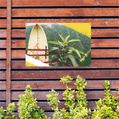 Surfplank en tropische plant met bergzicht tuinposter