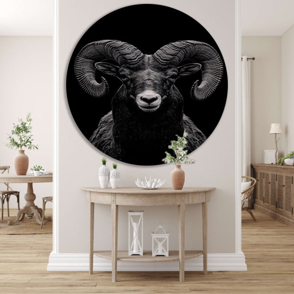 Indrukwekkend zwart-wit portret van een majestueuze ram aluminium muurcirkel