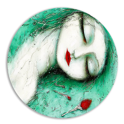 Dromerig surrealistisch vrouwelijk portret met bloemen aluminium muurcirkel
