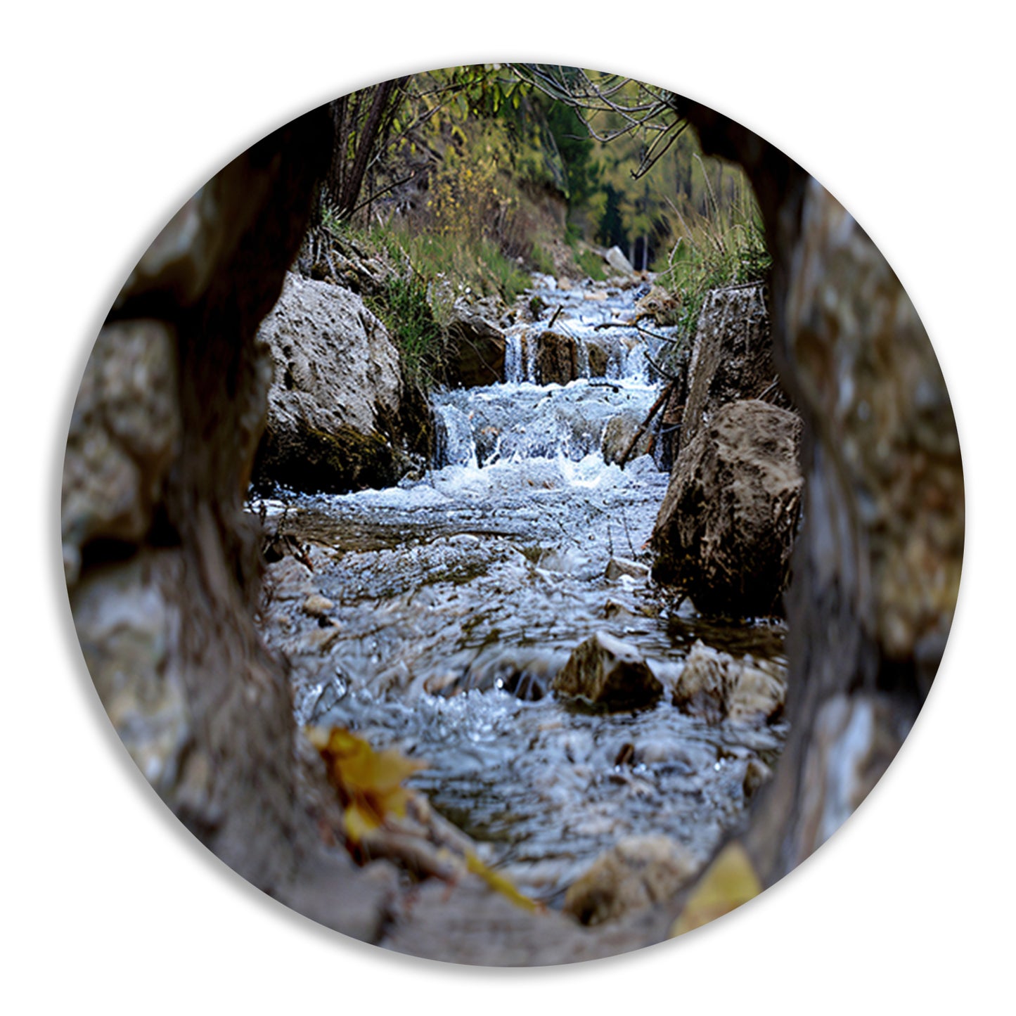 Rivier door Stenen Raam in Natuur forex muurcirkel