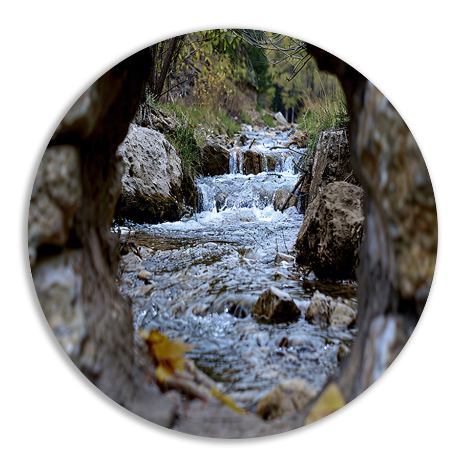 Rivier door Stenen Raam in Natuur forex muurcirkel