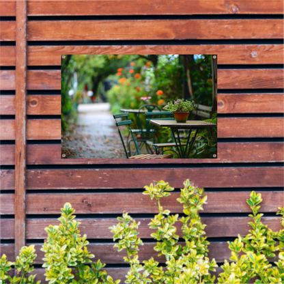 Moderne kamerplant op houten tafel tuinposter