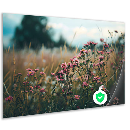 Bloemenveld bij zonsondergang in de natuurposter