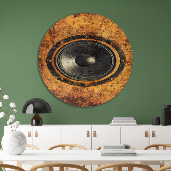 Abstract speaker op verweerde houten achtergrond aluminium muurcirkel