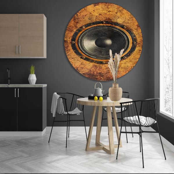 Abstract speaker op verweerde houten achtergrond aluminium muurcirkel