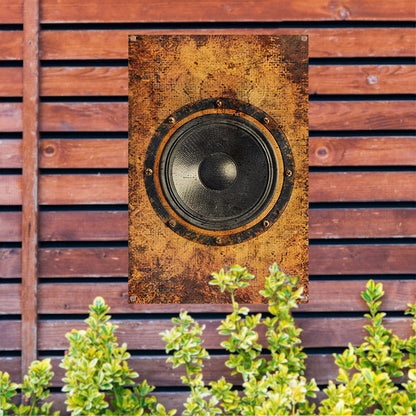 Abstract speaker op verweerde houten achtergrond tuinposter