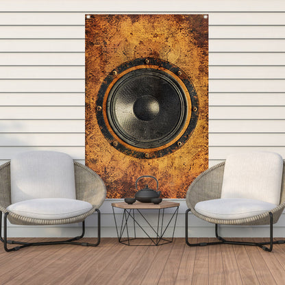 Abstract speaker op verweerde houten achtergrond tuinposter
