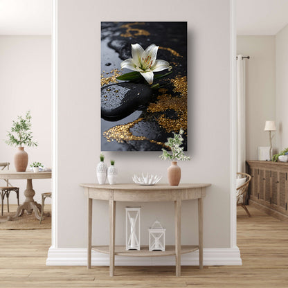 Witte lelie met gouden glans op zwart acrylglas