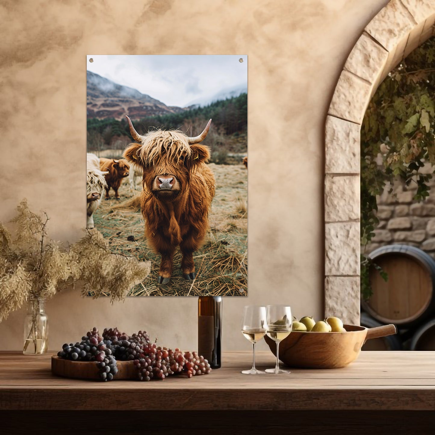 Schotse Hooglander in Mistig Landschap tuinposter