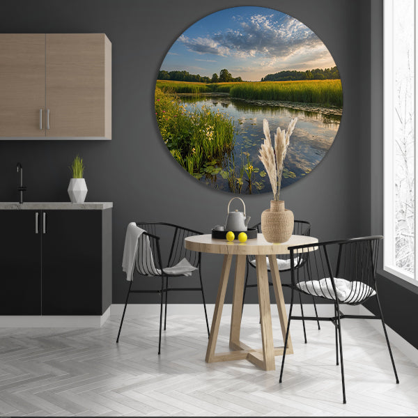 Schilderachtig zomerlandschap met bloemen en water aluminium muurcirkel