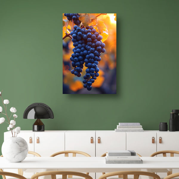 Gouden zonlicht op rijpe blauwe druiven canvas met baklijst