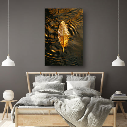 Gouden veer op donkere wateroppervlakte bij zonsondergang poster