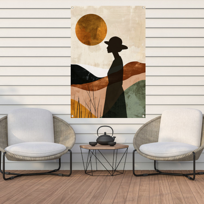 Vrouwelijk silhouet met abstracte natuur en warme kleuren tuinposter