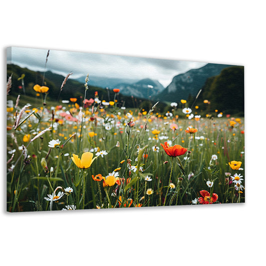 Bloemenveld voor majestueuze bergtoppen canvas