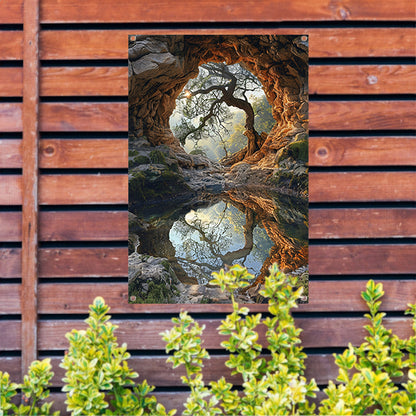 Boomspiegeling in grot tuinposter
