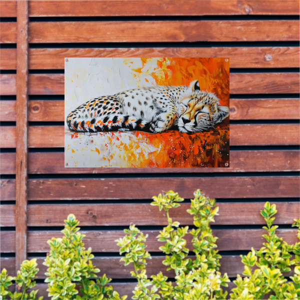 Slapende cheeta met kleurrijke oranje achtergrond tuinposter
