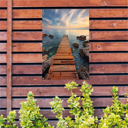 Rustige ochtend op een houten steiger bij de zee tuinposter