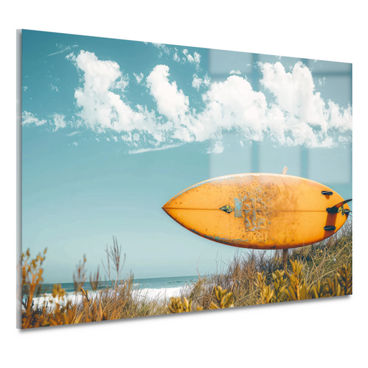 Minimalistische surfplank op het strand acrylglas