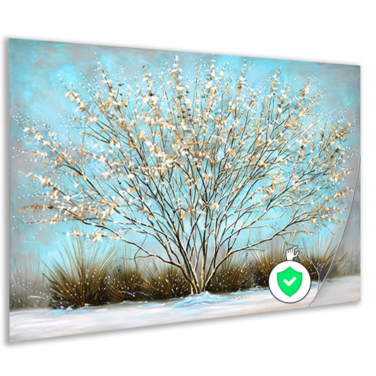 Sierlijke boom met sneeuw tegen blauwe lucht poster