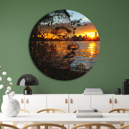 Silhouet tegen zonsondergang in gebroken glas aluminium muurcirkel