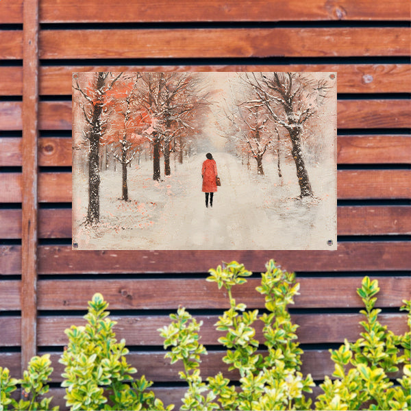 Vrouw wandelt in herfstlandschap met bomen tuinposter