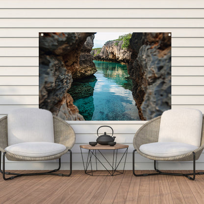 Turquoise Waterweg door Rotskloof tuinposter