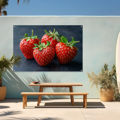 Klassiek aardbeien op tafel tuinposter