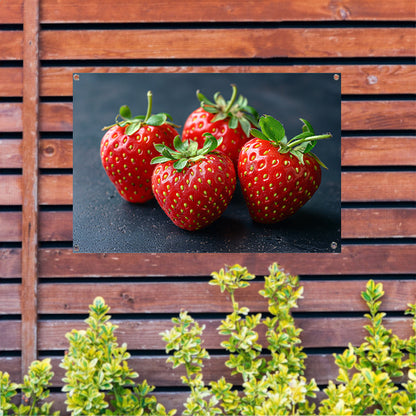 Klassiek aardbeien op tafel tuinposter