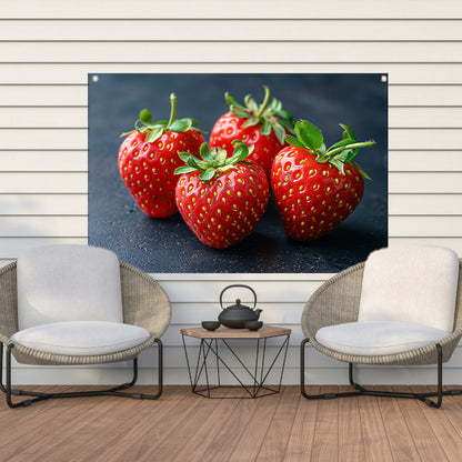 Klassiek aardbeien op tafel tuinposter