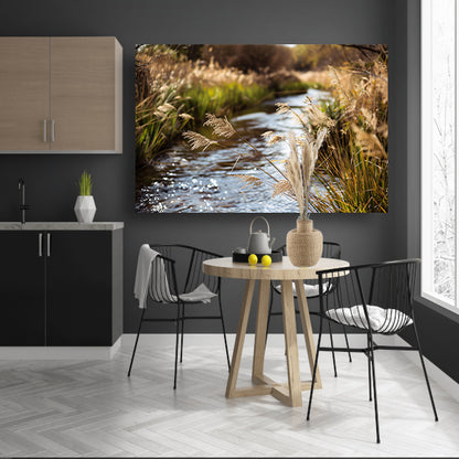 Kabbelende beek in herfstlandschap acrylglas
