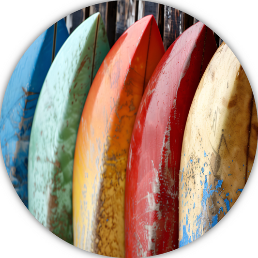Kleurrijke surfboards tegen muur aluminium muurcirkel