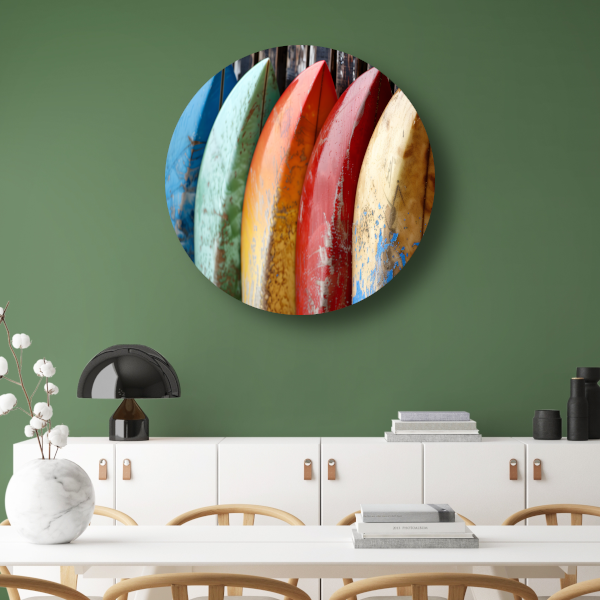 Kleurrijke surfboards tegen muur aluminium muurcirkel