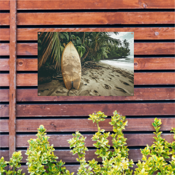 Abstracte surfplank op het strand tuinposter