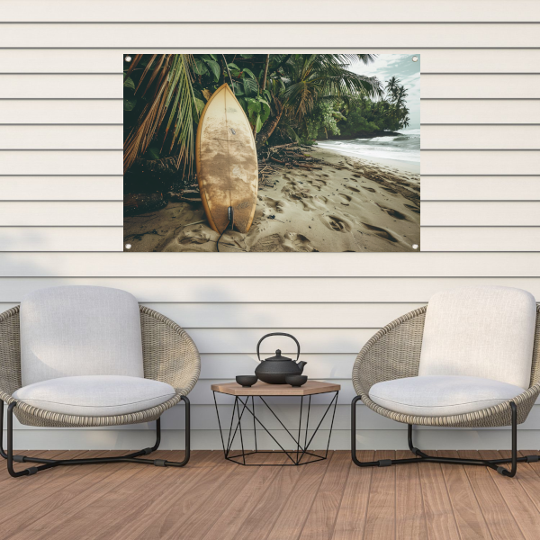 Abstracte surfplank op het strand tuinposter