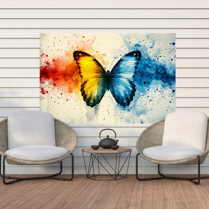 Kleurrijke vlinder met abstracte achtergrond tuinposter