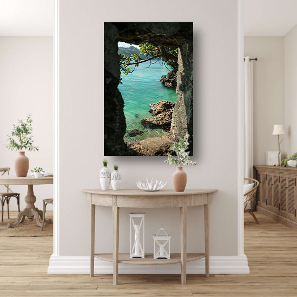 Uitzicht op zee door stenen raam acrylglas