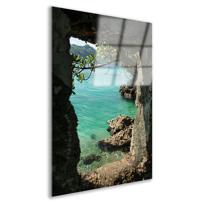 Uitzicht op zee door stenen raam acrylglas