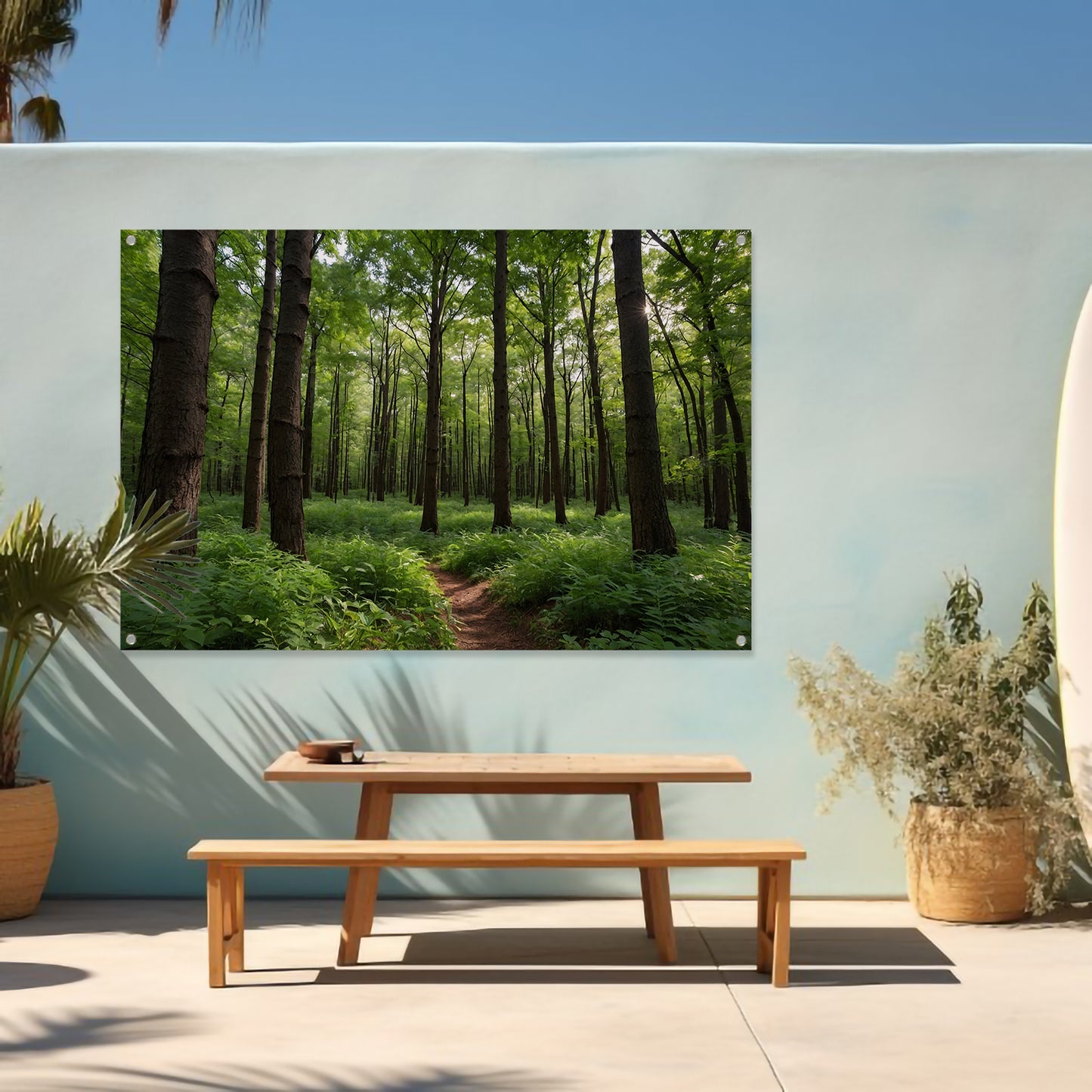 Prachtig groen bos op zonnige dag tuinposter
